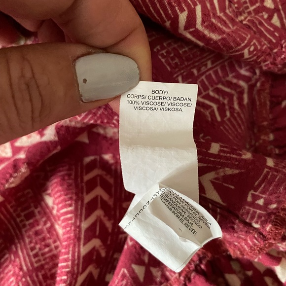 Lucky Brand Red Cream Boho Print Off-Shoulder Top women’s size S Ruffles hem - Picture 9 of 10